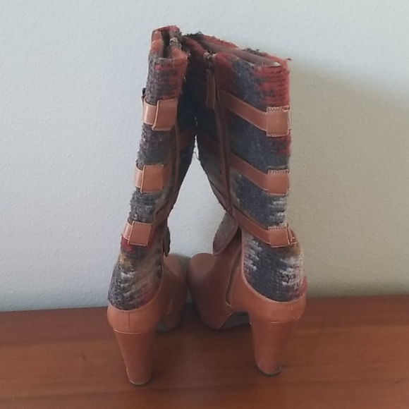 Vogue Leather and Wool Platform Boots - Picture 4 of 4